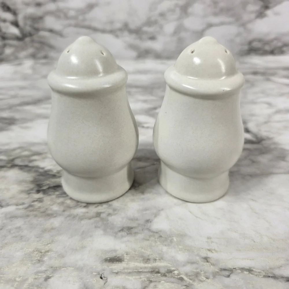 Vintage Pfaltzgraff Yorktowne Salt and Pepper Shaker Set, With Stoppers EUC